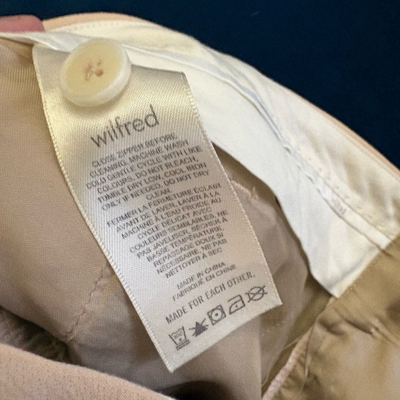 Aritzia effortless beige shorts size 6 - Picture 5 of 7